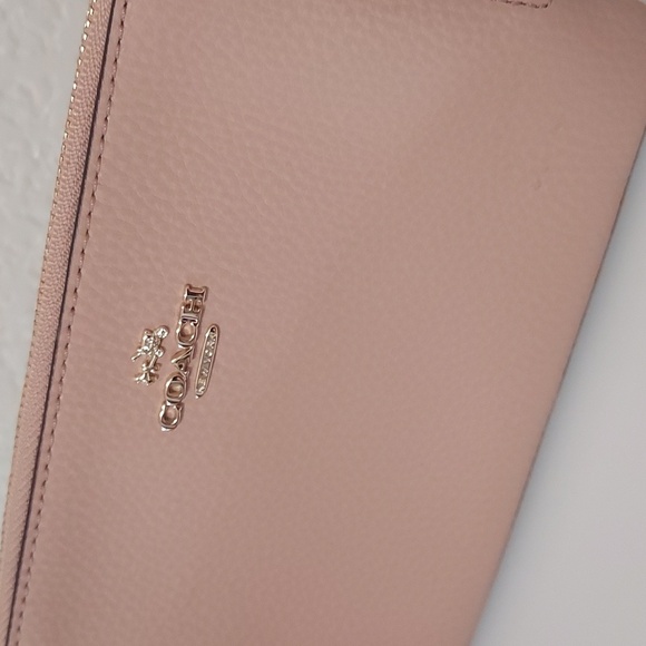 🔥 SALE 71. Coach Wristlet NWT - Picture 4 of 5